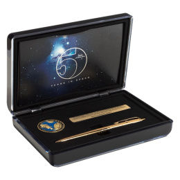 AG7 Limited Edition Apollo 7 50th Anniversary i gruppen Pennor / Fine Writing / Kulspetspennor hos Pen Store (111685)