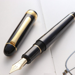 #3776 Century Reservoar Black Gold Trim Music nib i gruppen Pennor / Fine Writing / Reservoarpennor hos Pen Store (112519)