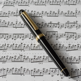 #3776 Century Reservoar Black Gold Trim Music nib i gruppen Pennor / Fine Writing / Reservoarpennor hos Pen Store (112519)