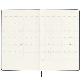 Kalender 18M Daily Soft Cover Large Black i gruppen Papper & Block / Kalendrar och almanackor / 18-månaderskalendrar hos Pen Store (130887)