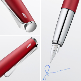 Studio Royal Red Reservoarpenna i gruppen Pennor / Fine Writing / Reservoarpennor hos Pen Store (132687_r)