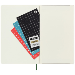 12M Daily Kalender 2025 Softcover Pocket Myrtle Green i gruppen Papper & Block / Kalendrar och almanackor / 12-månaderskalendrar hos Pen Store (133769)