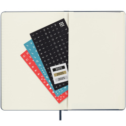 12M Monthly Kalender 2025 Softcover Pocket Black i gruppen Papper & Block / Kalendrar och almanackor / 12-månaderskalendrar hos Pen Store (133778)