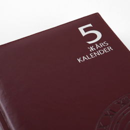 Kalender 5-års Bordeaux i gruppen Papper & Block / Skriva och anteckna / Dagböcker hos Pen Store (135896)