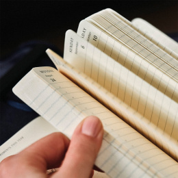 Kalender 12M Daily 2026 Softcover Pocket Myrtle Green i gruppen Papper & Block / Kalendrar och almanackor / 12-månaderskalendrar hos Pen Store (136089)