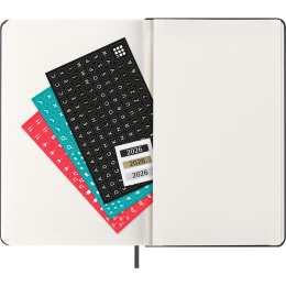 Kalender 12M Weekly Horizontal 2026 Hardcover Large Black i gruppen Papper & Block / Kalendrar och almanackor / 12-månaderskalendrar hos Pen Store (136106)