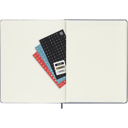 Kalender 12M Weekly Notebook 2026 Hardcover XL Sapphire Blue i gruppen Papper & Block / Kalendrar och almanackor / 12-månaderskalendrar hos Pen Store (136128)