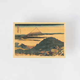 Vykort i Hinoki-trä – Hokusai ”Views of Mount Fuji” 6-set B i gruppen Skapande & Hobby / Högtider och säsong / Kort och kuvert hos Pen Store (136593)
