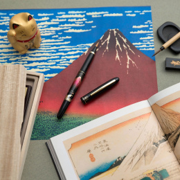 Penselpenna Fude Pen Akafuji i gruppen Pennor / Konstnärspennor / Penselpennor hos Pen Store (136647)