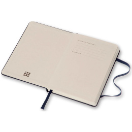 Classic Hard Cover Notebook Pocket Blue Linjerad i gruppen Papper & Block / Skriva och anteckna / Anteckningsböcker hos Pen Store (136825)