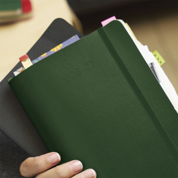 Kalender 18M WeekNote Soft Cover Large Red i gruppen Papper & Block / Kalendrar och almanackor / 18-månaderskalendrar hos Pen Store (137020)