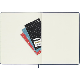 Kalender 12M Weekly Notebook 2027 Hardcover XL Sapphire Blue i gruppen Papper & Block / Kalendrar och almanackor / 12-månaderskalendrar hos Pen Store (137468)