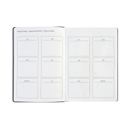 Kalender Björn 2027 A5 Weekly Horisontell Tranbärsröd i gruppen Papper & Block / Kalendrar och almanackor / 12-månaderskalendrar hos Pen Store (138289)