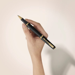Meridian Matte Black/Chrome Rollerball i gruppen Pennor / Fine Writing / Rollerball hos Pen Store (138297)