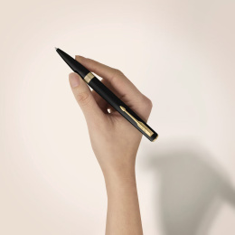 Meridian Matte Black/Chrome Kulpenna i gruppen Pennor / Fine Writing / Kulspetspennor hos Pen Store (138298)